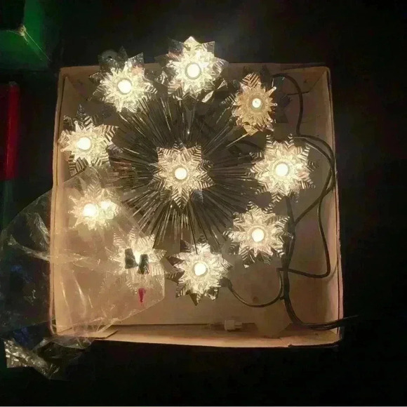 Set of 2 Vintage Zellers Christmas tree 35-light sets and 1 lighted tree topper - Picture 13 of 13